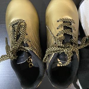 Worn Once Excellent Condition Size 8K Soccer Cleats & Shin Guards